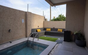 Pool - A modern and luxurious 3-bedroom en-suite house located in Tse Addo, Accra. (Tse Addo)