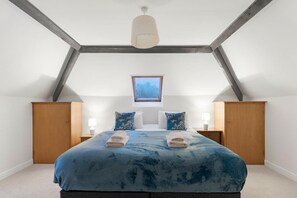 Bügeleisen/Bügelbrett, Reisekinderbett, kostenloses WLAN, Bettwäsche