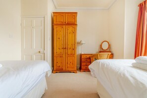 Iron/ironing board, free WiFi, bed sheets - 4 Bed in Ambleside (oc-lr082) (Ambleside)
