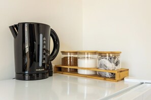 Kaffee und/oder Kaffeemaschine