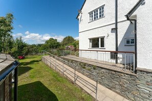 Property grounds - 3 Bed in Windermere (oc-lr110) (Windermere)