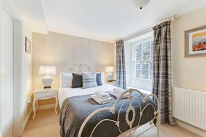 Bügeleisen/Bügelbrett, Reisekinderbett, kostenloses WLAN, Bettwäsche