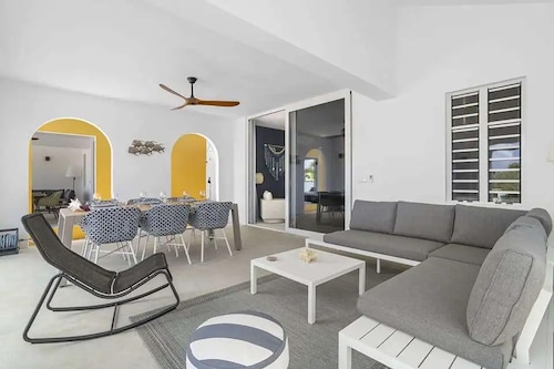 Tropical Private Apartment With Garden