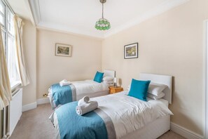Iron/ironing board, free WiFi, bed sheets - 2 Bed in Bowness On Windermere (oc-lr013) (Bowness on Windermere)