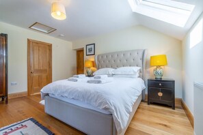 Bügeleisen/Bügelbrett, Reisekinderbett, kostenloses WLAN, Bettwäsche