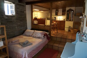 Iron/ironing board, WiFi, bed sheets - Holiday Home 'Alba Andros Studio' with Sea View, Wi-Fi and Air Conditioning (Ipsila)
