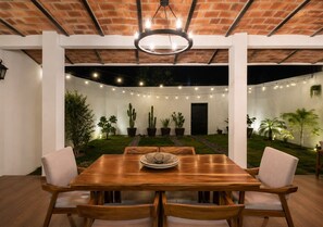 Outdoor dining - Charming Villa Terrace Outdoor Fireplace (Jiquilpan de Juárez)