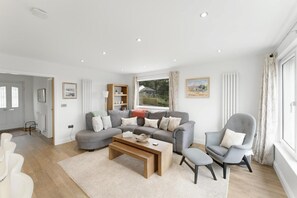 TV - 3 Bed in Ambleside (oc-lr165) (Ambleside)