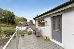Property grounds - 3 Bed in Ambleside (oc-lr165) (Ambleside)