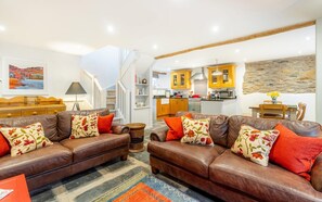 TV, fireplace - 3 Bed in Ambleside (oc-lr133) (Ambleside)