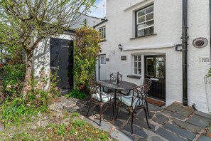 Outdoor dining - 3 Bed in Hawkshead (oc-lr137) (Hawkshead)