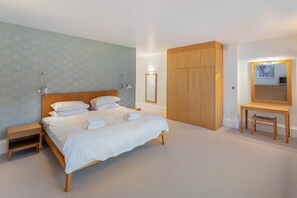 Iron/ironing board, free WiFi, bed sheets - 1 Bed in Ambleside (oc-lr210) (Claife)
