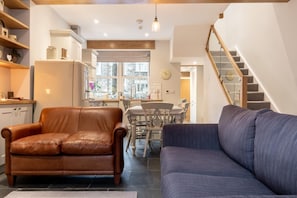 TV, fireplace - 3 Bed in Ambleside (oc-lr052) (Ambleside)