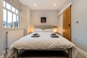 Iron/ironing board, travel cot, free WiFi, bed sheets - 3 Bed in Ambleside (oc-lr052) (Ambleside)