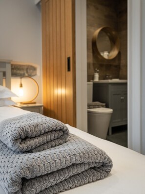 Towels - 3 Bed in Ambleside (oc-lr052) (Ambleside)
