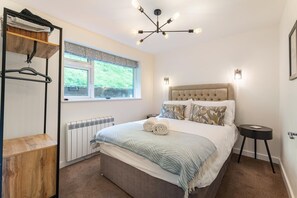 Iron/ironing board, travel cot, free WiFi, bed sheets - 2 Bed in Windermere (oc-lr104) (Windermere)