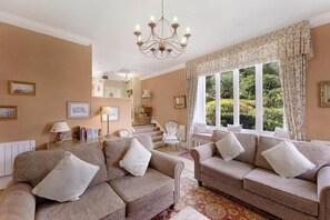 TV - 2 Bed in Grasmere (oc-lr125) (Grasmere)