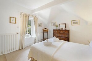 Iron/ironing board, travel cot, free WiFi, bed sheets - 2 Bed in Grasmere (oc-lr125) (Grasmere)