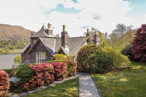Property grounds - 2 Bed in Grasmere (oc-lr125) (Grasmere)