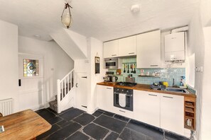 Microwave, oven, dishwasher, high chair - 1 Bed in Windermere (oc-lr172) (Windermere)