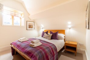 Iron/ironing board, free WiFi, bed sheets - 1 Bed in Pullwood Bay Estate (oc-lr220) (Claife)