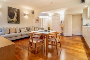 Interior - 1 Bed in Pullwood Bay Estate (oc-lr220) (Claife)