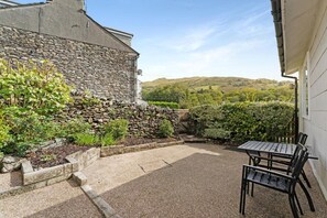 Outdoor dining - 2 Bed in Ambleside (oc-lr060) (Ambleside)