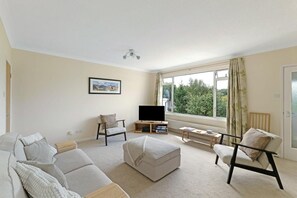 TV - 2 Bed in Ambleside (oc-lr060) (Ambleside)