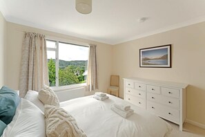 Iron/ironing board, travel cot, free WiFi, bed sheets - 2 Bed in Ambleside (oc-lr060) (Ambleside)