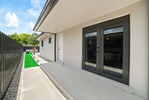 Unclassified image, 5 of 33, button - Central Miami Home • Near Airport & Coral Gables (Miami)