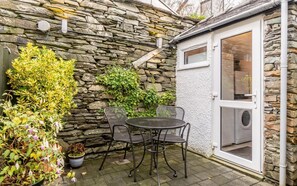 Outdoor dining - 1 Bed in Ambleside (oc-lr167) (Ambleside)
