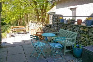 Outdoor dining - 2 Bed in Ambleside (oc-lr217) (Claife)