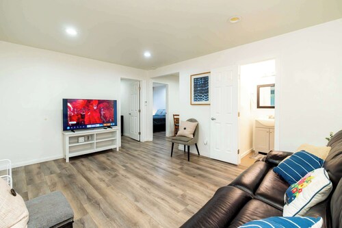 Foothills LA Family Friendly House