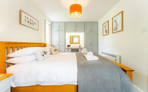 Bügeleisen/Bügelbrett, Reisekinderbett, kostenloses WLAN, Bettwäsche