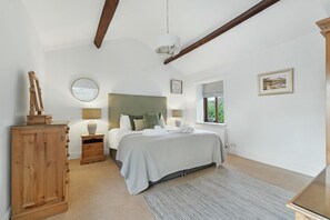 Iron/ironing board, travel cot, free WiFi, bed sheets - 2 Bed in Ambleside (oc-lr063) (Ambleside)
