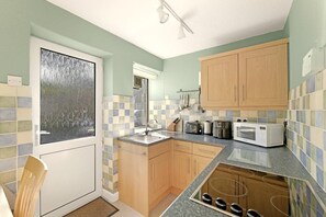 Microwave, oven, dishwasher, high chair - 2 Bed in Ambleside (oc-lr141) (Ambleside)