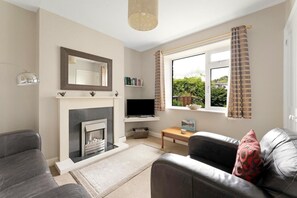TV - 2 Bed in Ambleside (oc-lr141) (Ambleside)