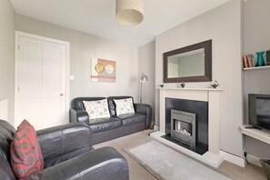 TV - 2 Bed in Ambleside (oc-lr141) (Ambleside)