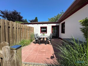 Outdoor dining - Vrbo Property (Cuxhaven)