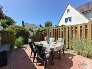 Outdoor dining - Vrbo Property (Cuxhaven)