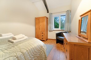 Een strijkplank/strijkijzer, gratis wifi, beddengoed