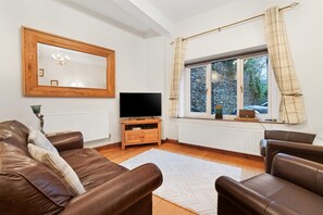TV - 2 Bed in Ambleside (oc-lr079) (Ambleside)