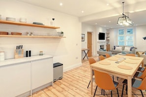 Dining - 4 Bed in Windermere (oc-lr026) (Windermere)