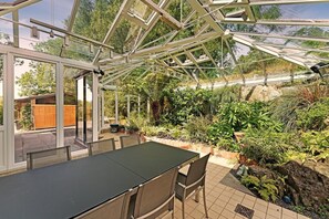Outdoor dining - 3 Bed in Bowness On Windermere (oc-lr170) (Bowness on Windermere)