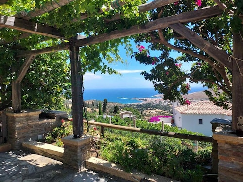 Alba Andros Traditional Villa: Country House with Wi-Fi