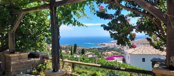 Alba Andros Traditional Villa: Country House with Wi-Fi