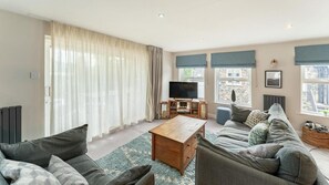 TV - 3 Bed in Portinscale (oc-lr051) (Portinscale)