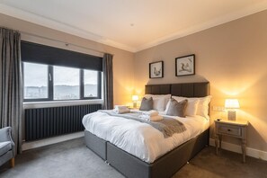 Bügeleisen/Bügelbrett, Reisekinderbett, kostenloses WLAN, Bettwäsche