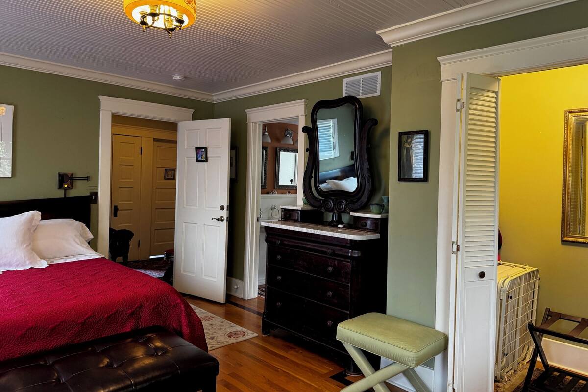 Deluxe Double Room, Garden View | Iron/ironing board, free WiFi
