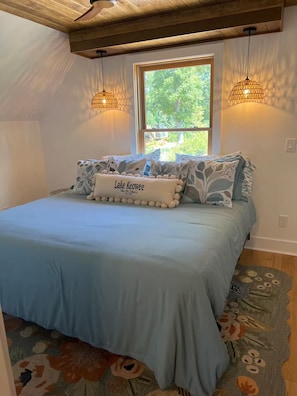 WiFi, bed sheets - Charming 1-bedroom garage apartment with AC in Seneca (Seneca)